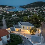 Mar Escape Mit Pool Und Meerblick Kroatien By Interhome Vikendica