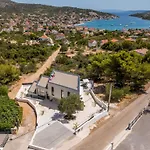 Vikendica Mar Escape Mit Pool Und Meerblick Kroatien By Interhome Vinisce