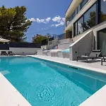 Mar Escape Mit Pool Und Meerblick Kroatien By Interhome Vikendica