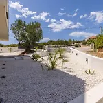 Mar Escape Mit Pool Und Meerblick Kroatien By Interhome Vinisce