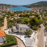 Vikendica Mar Escape Mit Pool Und Meerblick Kroatien By Interhome *