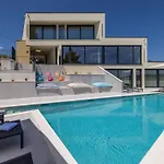 Mar Escape Mit Pool Und Meerblick Kroatien By Interhome * Vinisce
