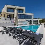 Vikendica Mar Escape Mit Pool Und Meerblick Kroatien By Interhome *
