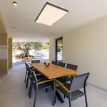 Mar Escape Mit Pool Und Meerblick Kroatien By Interhome