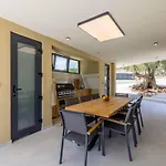 Mar Escape Mit Pool Und Meerblick Kroatien By Interhome