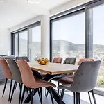 Mar Escape Mit Pool Und Meerblick Kroatien By Interhome *