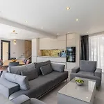 Mar Escape Mit Pool Und Meerblick Kroatien By Interhome * Vinisce