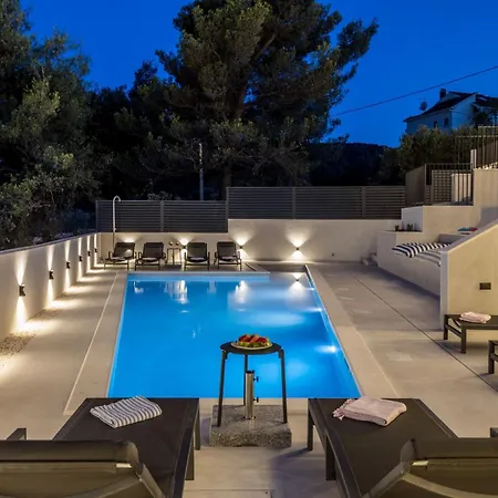 Mar Escape Mit Pool Und Meerblick Kroatien By Interhome Vikendica *