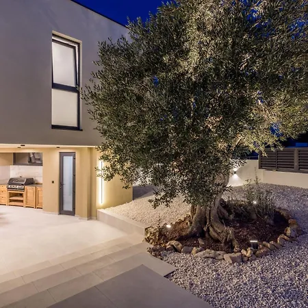 Mar Escape Mit Pool Und Meerblick Kroatien By Interhome Vikendica