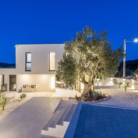 Mar Escape Mit Pool Und Meerblick Kroatien By Interhome Vikendica